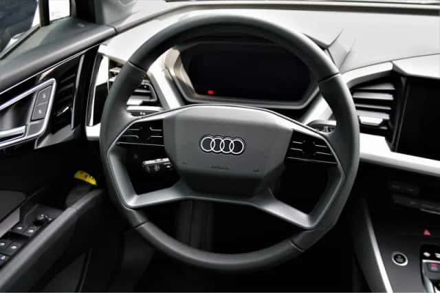 Audi Q4 e-tron (2024) thumbnail 16