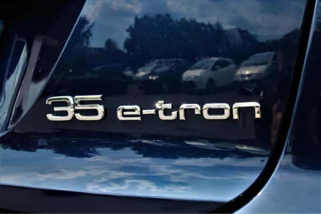 Audi Q4 e-tron (2024) thumbnail 10
