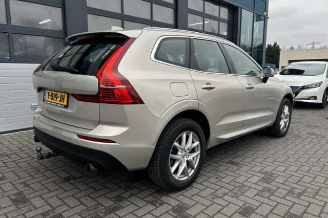 Volvo XC60 (2017) thumbnail 11