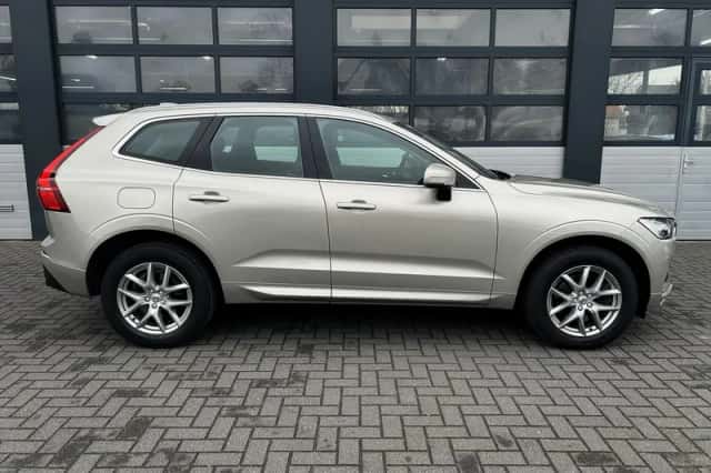 Volvo XC60 (2017) thumbnail 12