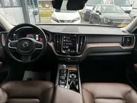 Volvo XC60 (2017) thumbnail 13