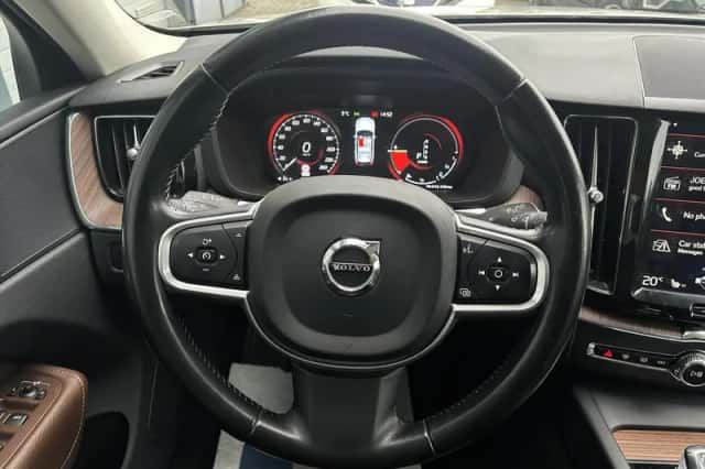 Volvo XC60 (2017) thumbnail 14