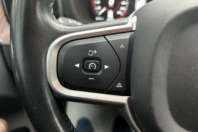 Volvo XC60 (2017) thumbnail 15