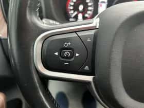 Volvo XC60 (2017) thumbnail 15