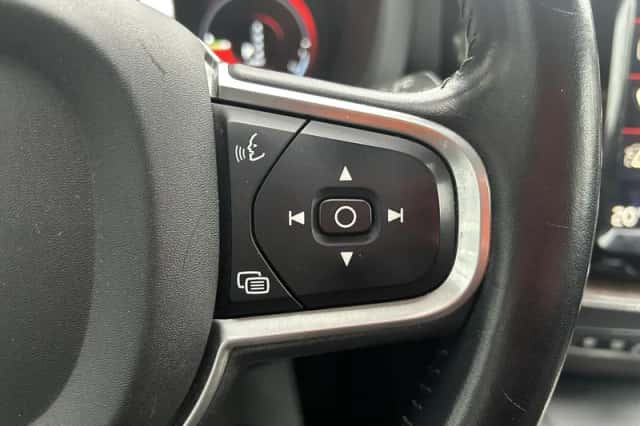 Volvo XC60 (2017) thumbnail 16