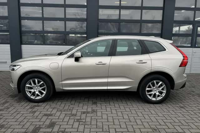 Volvo XC60 (2017) thumbnail 3