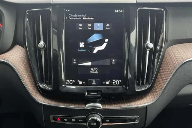 Volvo XC60 (2017) thumbnail 24