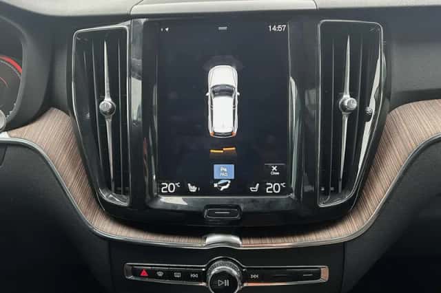 Volvo XC60 (2017) thumbnail 26