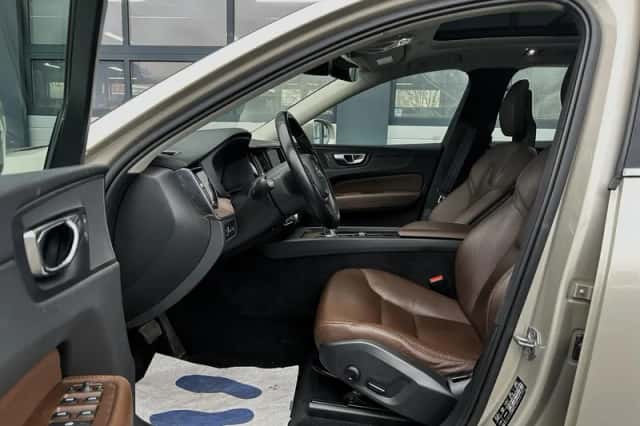 Volvo XC60 (2017) thumbnail 4