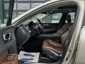 Volvo XC60 (2017) thumbnail 4