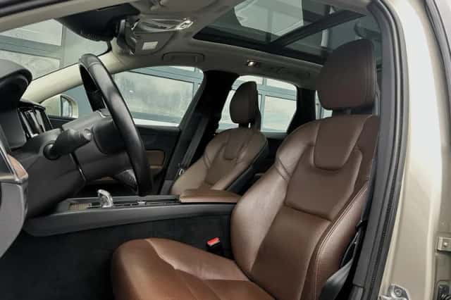 Volvo XC60 (2017) thumbnail 5