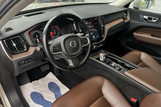 Volvo XC60 (2017) thumbnail 7