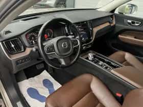 Volvo XC60 (2017) thumbnail 7