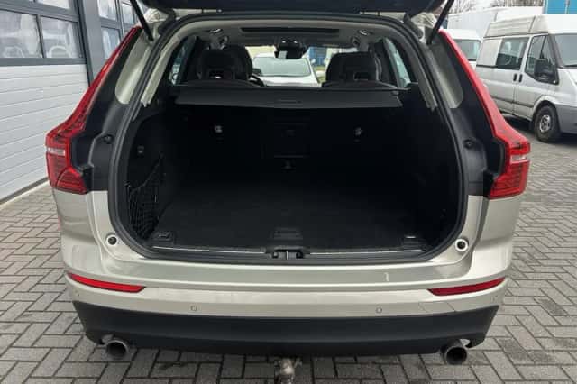 Volvo XC60 (2017) thumbnail 10