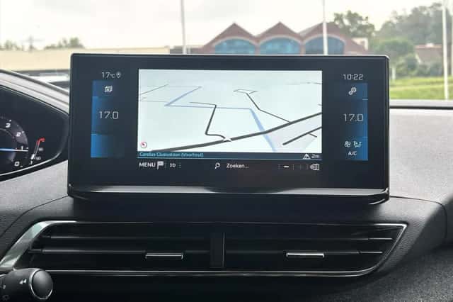 Peugeot 3008 (2023) thumbnail 18