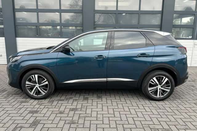 Peugeot 3008 (2023) thumbnail 3
