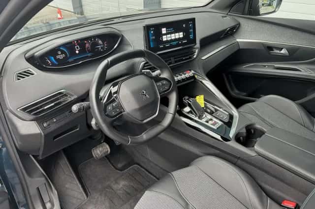 Peugeot 3008 (2023) thumbnail 5