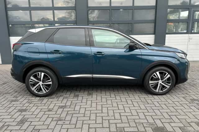 Peugeot 3008 (2023) thumbnail 10