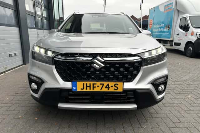 Suzuki S-Cross (2023) thumbnail 2