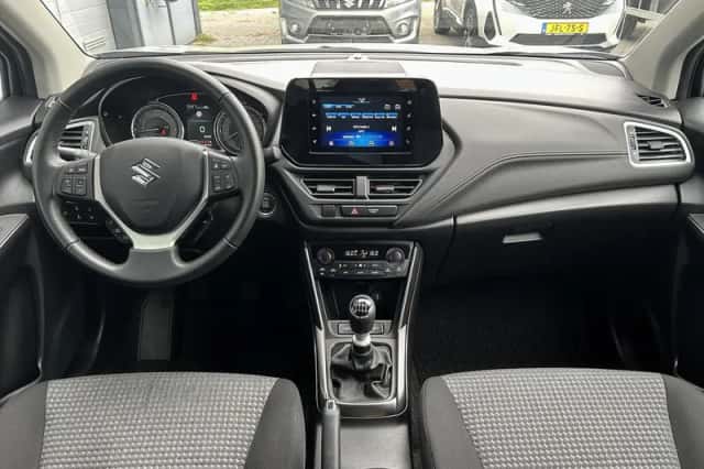 Suzuki S-Cross (2023) thumbnail 12