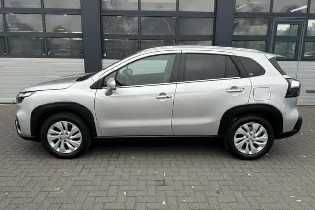 Suzuki S-Cross (2023) thumbnail 3