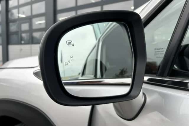Suzuki S-Cross (2023) thumbnail 4