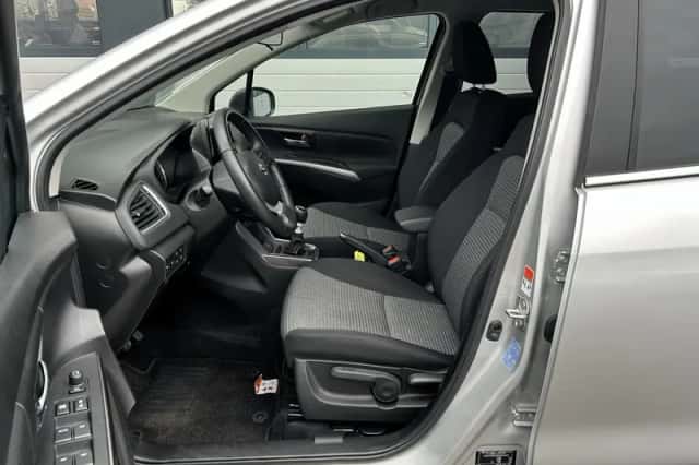 Suzuki S-Cross (2023) thumbnail 5