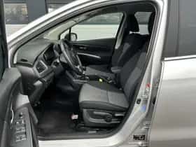 Suzuki S-Cross (2023) thumbnail 5