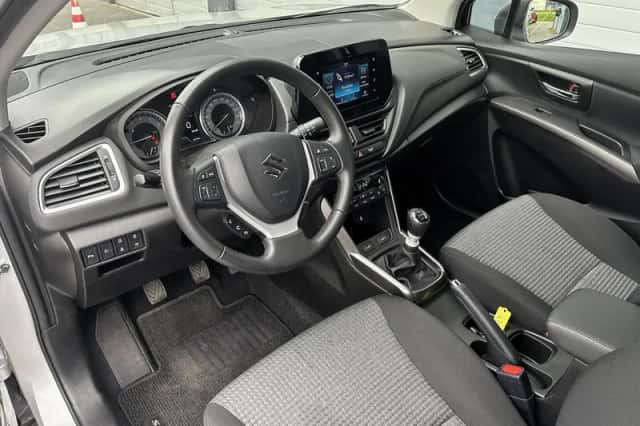 Suzuki S-Cross (2023) thumbnail 6