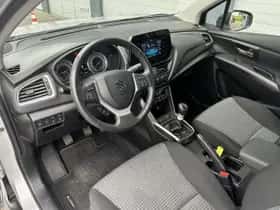 Suzuki S-Cross (2023) thumbnail 6