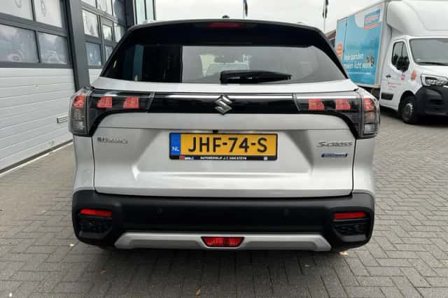 Suzuki S-Cross (2023) thumbnail 8