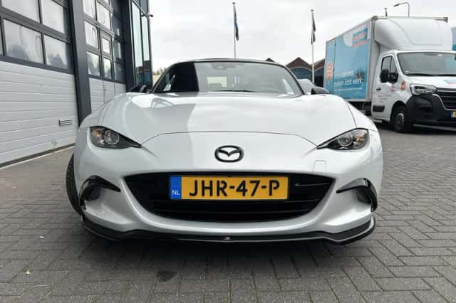 Mazda MX-5 (2019) thumbnail 2