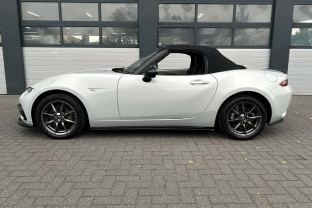 Mazda MX-5 (2019) thumbnail 4