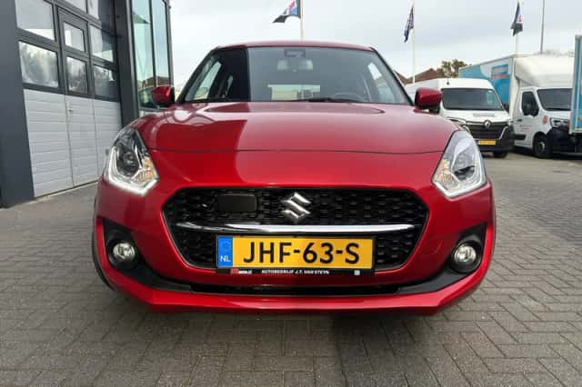 Suzuki Swift (2023) thumbnail 2