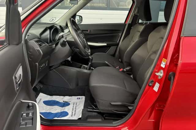 Suzuki Swift (2023) thumbnail 4