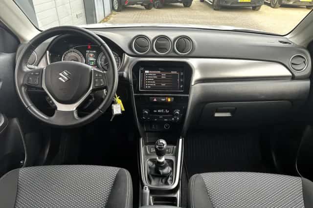 Suzuki Vitara (2023) thumbnail 11