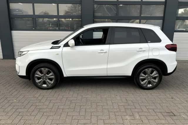 Suzuki Vitara (2023) thumbnail 3
