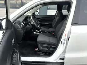 Suzuki Vitara (2023) thumbnail 4