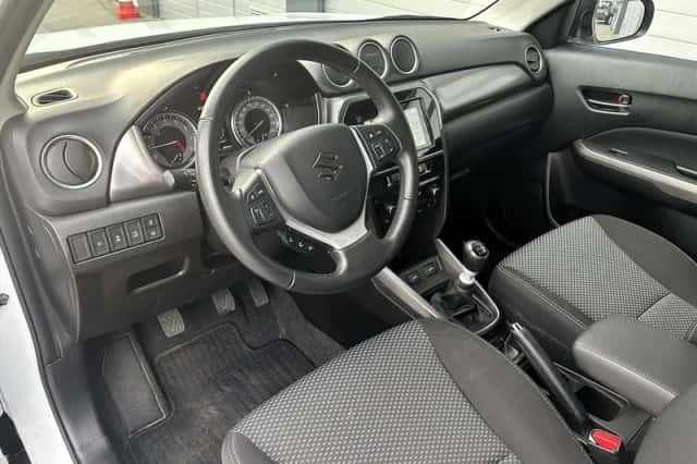 Suzuki Vitara (2023) thumbnail 5