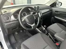 Suzuki Vitara (2023) thumbnail 5
