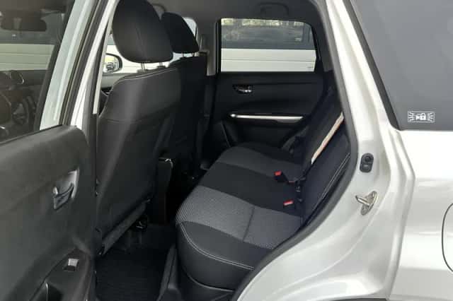 Suzuki Vitara (2023) thumbnail 6