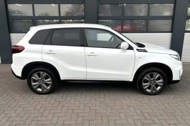 Suzuki Vitara (2023) thumbnail 10