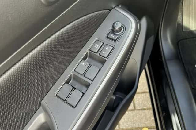 Suzuki Swift (2025) thumbnail 25