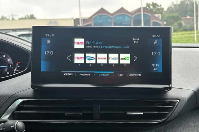 Peugeot 3008 (2023) thumbnail 16