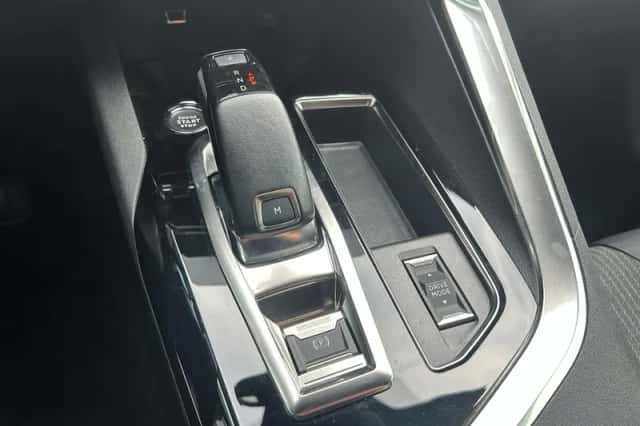 Peugeot 3008 (2023) thumbnail 23