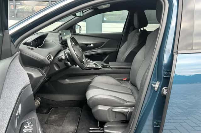 Peugeot 3008 (2023) thumbnail 4