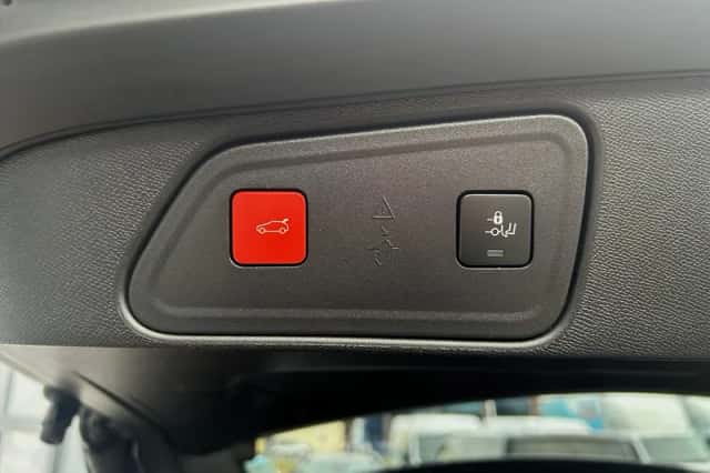 Peugeot 3008 (2021) thumbnail 11