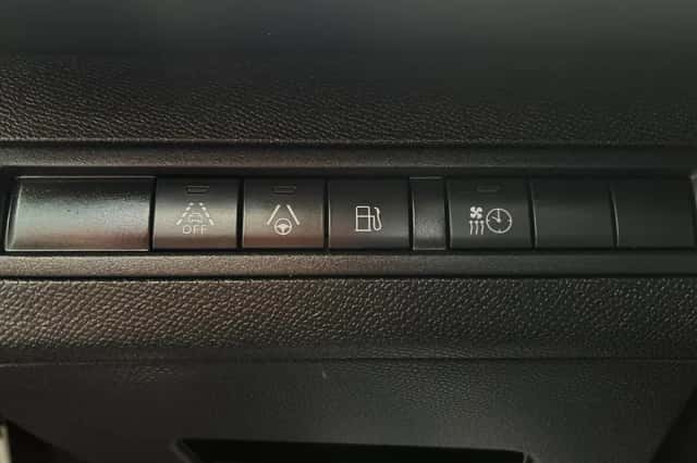 Peugeot 3008 (2021) thumbnail 15