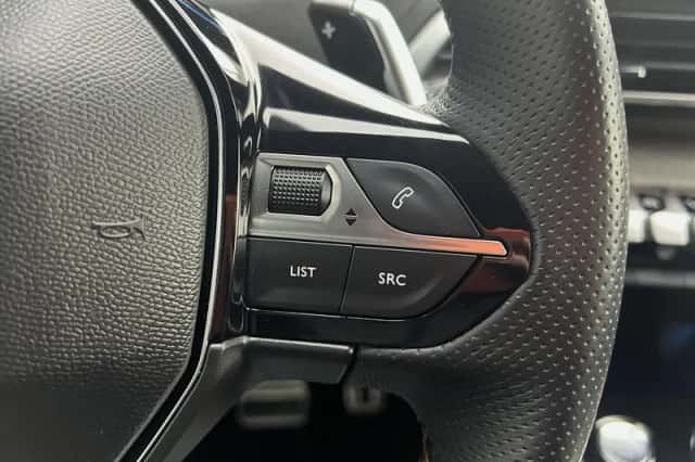Peugeot 3008 (2021) thumbnail 18