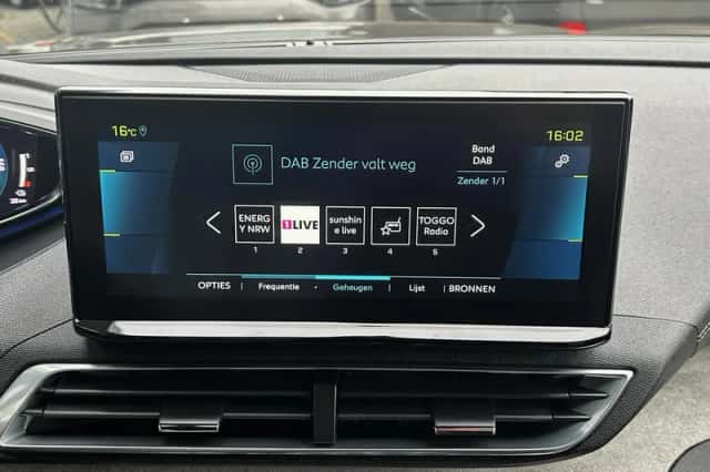 Peugeot 3008 (2021) thumbnail 21
